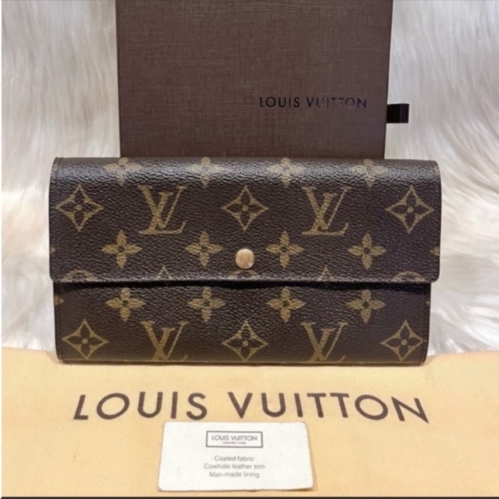 EXCELLENT CONDITION! Authentic Louis Vuitton Monogram Sarah Wallet